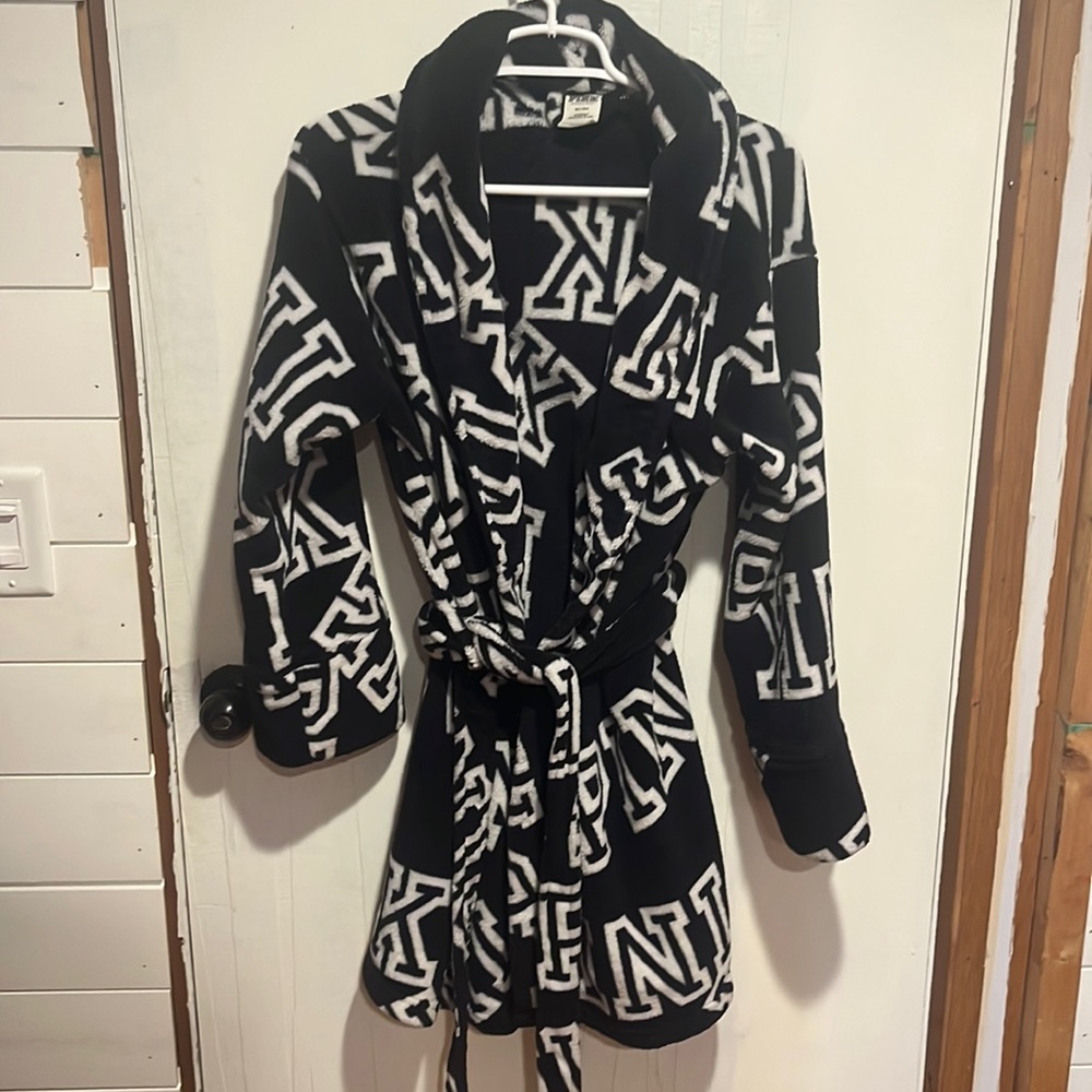PINK VS Victoria secret black and white robe